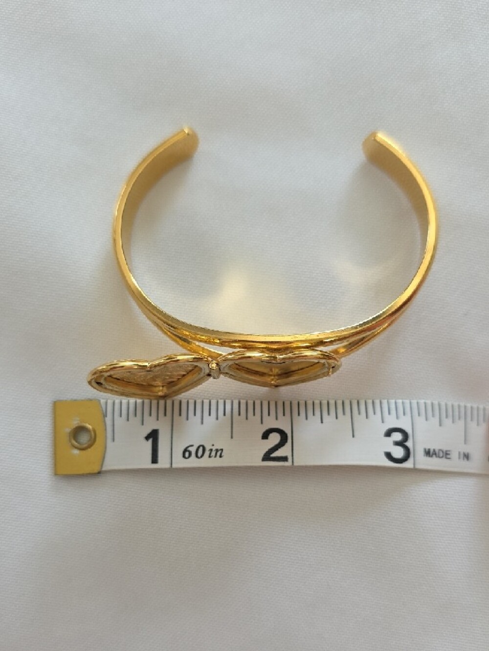 Avon Gold Plated Heart Locket Open Cuff Bracelet Vintage - Picture 5 of 9